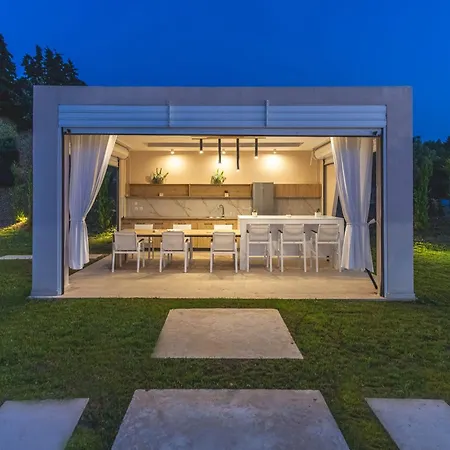 V&p Villa Hanioti